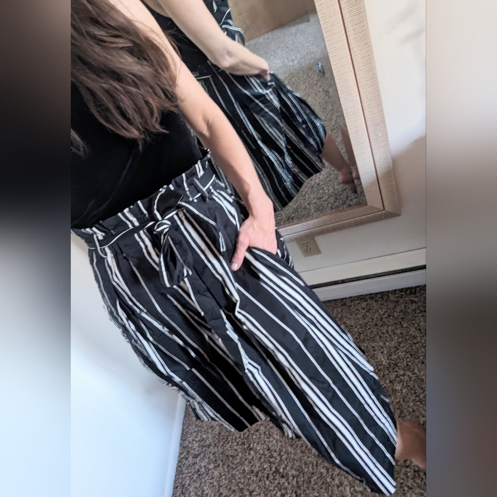 Classic midi circle skirt w/ pockets! from H&M